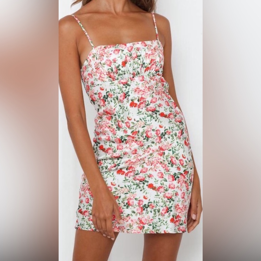 NWT Gorgeous Satin Aqua Floral Dress. 💐🌷🌸